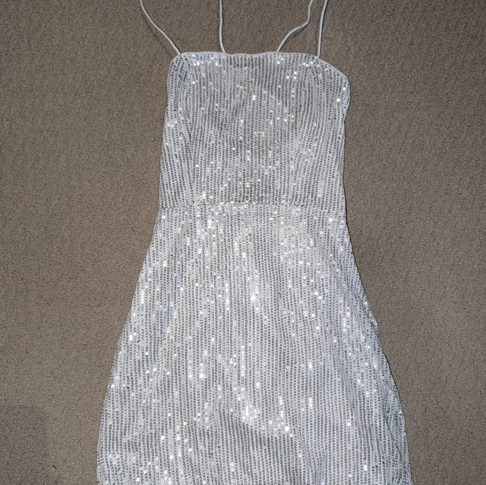 Shein White Sequin Mini Dress Spaghetti Straps NWOT Women's Medium Size 6 - Picture 2 of 3